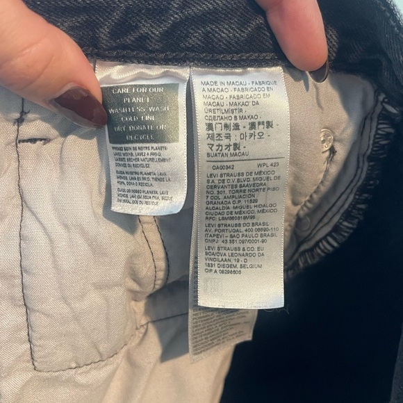 Levi’s Distressed Hem Black/Gray Wash Jeans Size 27 100% Cotton Frayed Hemline - Picture 6 of 9